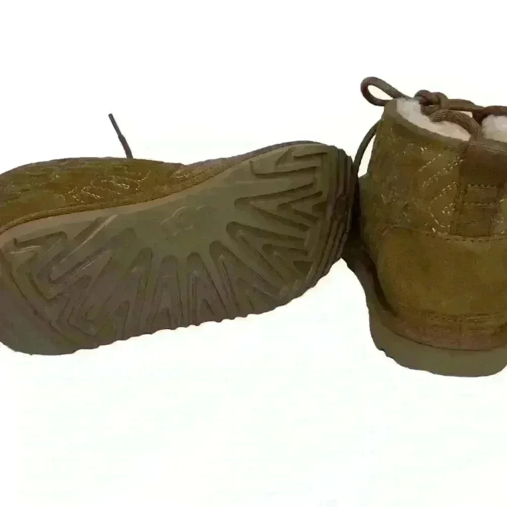 New UGG child Unisex size 3 Neumel II Graphic Stitch Chukka brown Boot